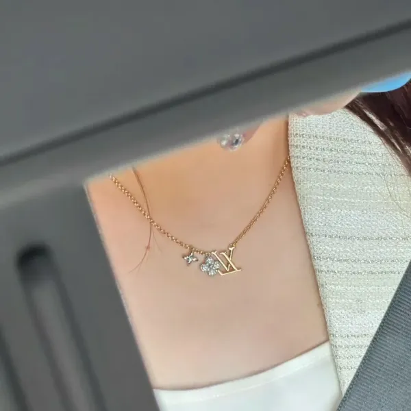 【2026】LV【LOUIS VUITTON】ネックレス、新しいネックレス万能シンプルファッションオーナメント 【2026】LV【LOUIS VUITTON】ネックレス、新しいネックレス万能シンプルファッションオーナメント