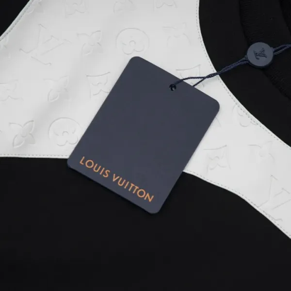 【2026】【LOUIS VUITTON 公式旗艦店】ルイヴィトン 丸首の衛衣 スウェット ご好評に付き再入荷! 【2026】【LOUIS VUITTON 公式旗艦店】ルイヴィトン 丸首の衛衣 スウェット ご好評に付き再入荷!