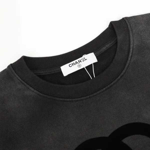 【2026】【CHANEL 公式旗艦店】シャネル 丸首の衛衣 スウェットご好評に付き再入荷! 【2026】【CHANEL 公式旗艦店】シャネル 丸首の衛衣 スウェットご好評に付き再入荷!