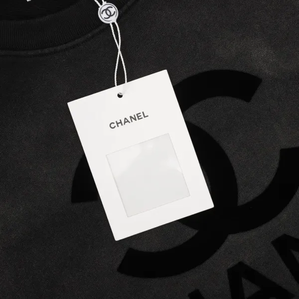 【2026】【CHANEL 公式旗艦店】シャネル 丸首の衛衣 スウェットご好評に付き再入荷! 【2026】【CHANEL 公式旗艦店】シャネル 丸首の衛衣 スウェットご好評に付き再入荷!