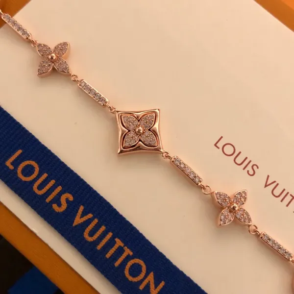 【2026】LV【 LOUIS VUITTON】ブレスレット、ファッションシンプルなスタイル 【2026】LV【 LOUIS VUITTON】ブレスレット、ファッションシンプルなスタイル