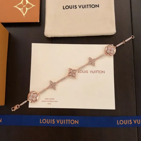【2026】LV【 LOUIS VUITTON】ブレスレット、ファッションシンプルなスタイル 【2026】LV【 LOUIS VUITTON】ブレスレット、ファッションシンプルなスタイル