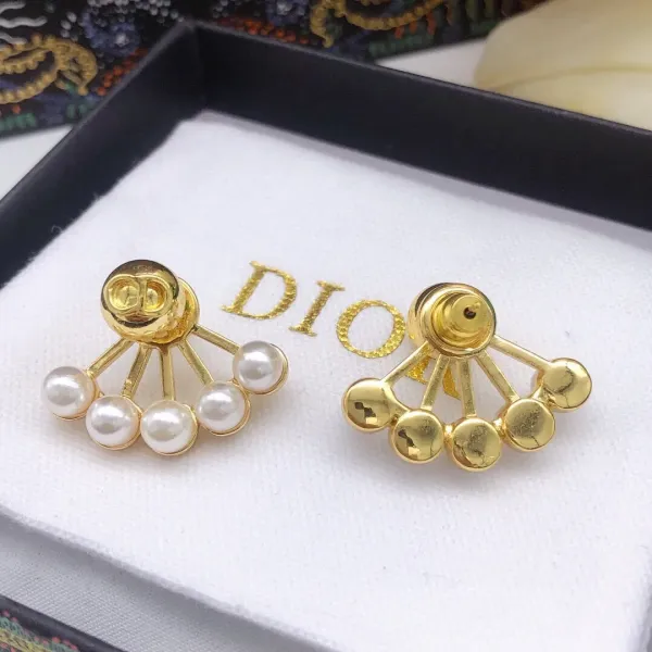 【2026】【DIOR】 ディオール   ファッションスタイルのイヤリング