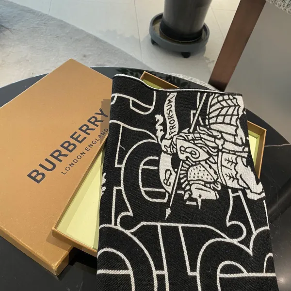 【2026】【BURBERRY バーバリー】スカーフ33*188CM 【2026】【BURBERRY バーバリー】スカーフ33*188CM