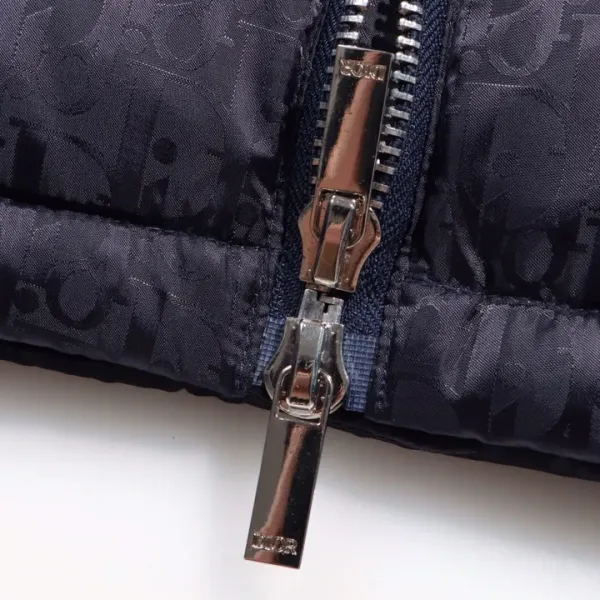 【2026】【DIOR 公式旗艦店】ディオール ダウンジャケット好評に付き再入荷! 【2026】【DIOR 公式旗艦店】ディオール ダウンジャケット好評に付き再入荷!