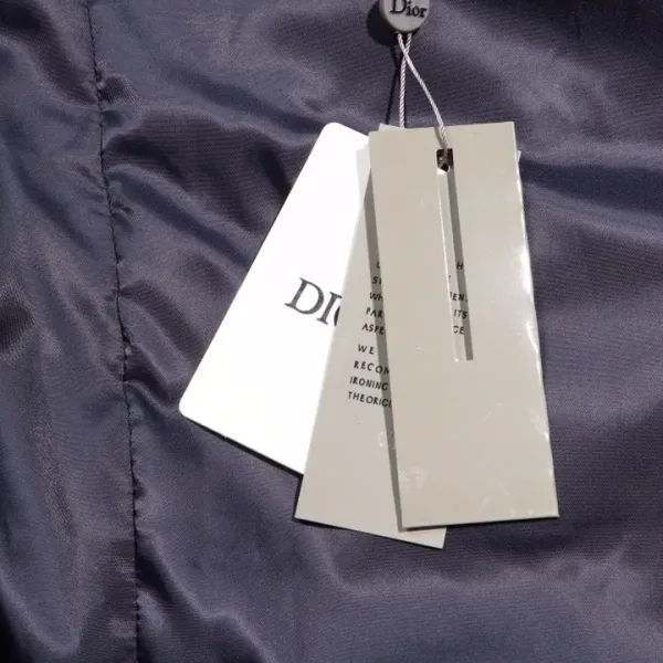 【2026】【DIOR 公式旗艦店】ディオール ダウンジャケット好評に付き再入荷! 【2026】【DIOR 公式旗艦店】ディオール ダウンジャケット好評に付き再入荷!
