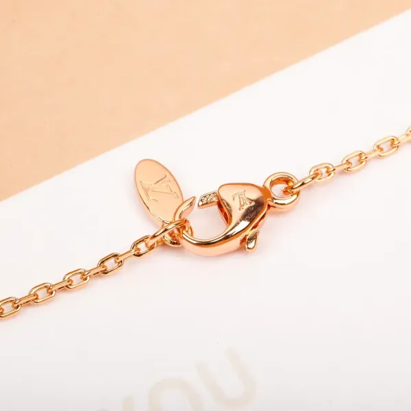 【2026】LV(LOUIS VUITTON)ネックレス、新しいネックレス万能シンプルファッションオーナメント 【2026】LV(LOUIS VUITTON)ネックレス、新しいネックレス万能シンプルファッションオーナメント