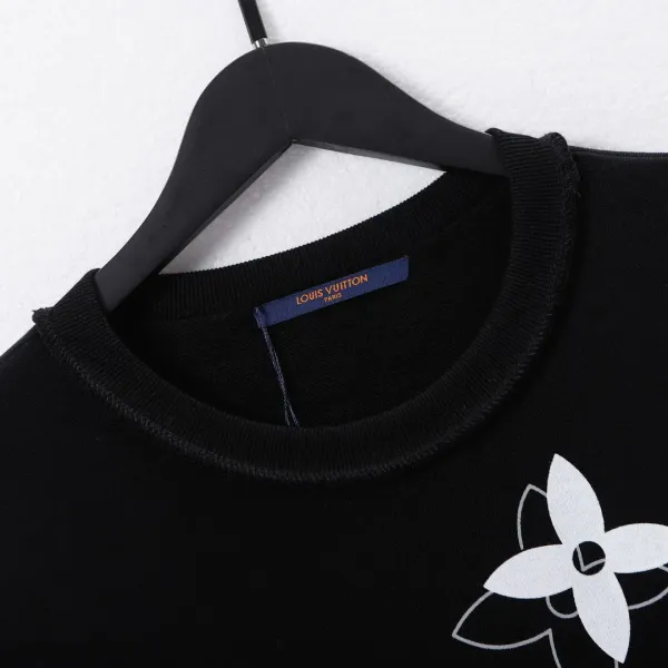 【2026】LV スウェット 【Louis Vuitton旗艦店】男女兼用 ご好評に付き再入荷!! 【2026】LV スウェット 【Louis Vuitton旗艦店】男女兼用 ご好評に付き再入荷!!
