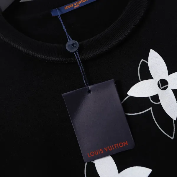 【2026】LV スウェット 【Louis Vuitton旗艦店】男女兼用 ご好評に付き再入荷!! 【2026】LV スウェット 【Louis Vuitton旗艦店】男女兼用 ご好評に付き再入荷!!