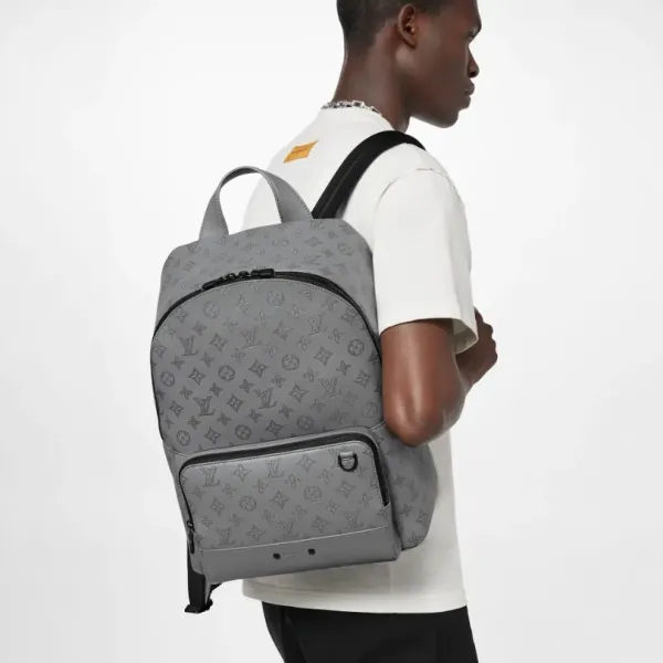 【2026】Louis Vuitton LV ヴィトン モノグラム リュック グレー 黒 シンプル 長財布 入る 33 x 41 x 18 cm 【2026】Louis Vuitton LV ヴィトン モノグラム リュック グレー 黒 シンプル 長財布 入る 33 x 41 x 18 cm