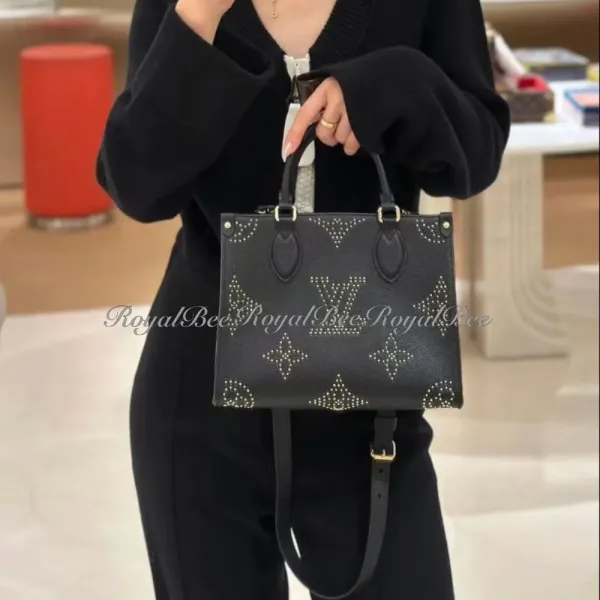 【2026】Louis Vuitton LV 【ブラックでエレ女感オンザゴー】ルイヴィトン トートバッグ M46733 24.8 x 19.0x 11.4cm 【2026】Louis Vuitton LV 【ブラックでエレ女感オンザゴー】ルイヴィトン トートバッグ M46733 24.8 x 19.0x 11.4cm