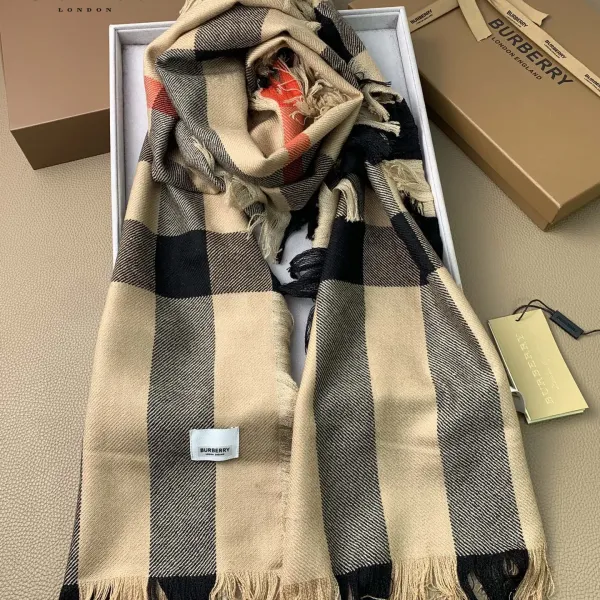 【2026】【BURBERRY バーバリー】オートクチュール ファッション トランジショナル カラー ロング ビアード スカーフ35*240CM 【2026】【BURBERRY バーバリー】オートクチュール ファッション トランジショナル カラー ロング ビアード スカーフ35*240CM