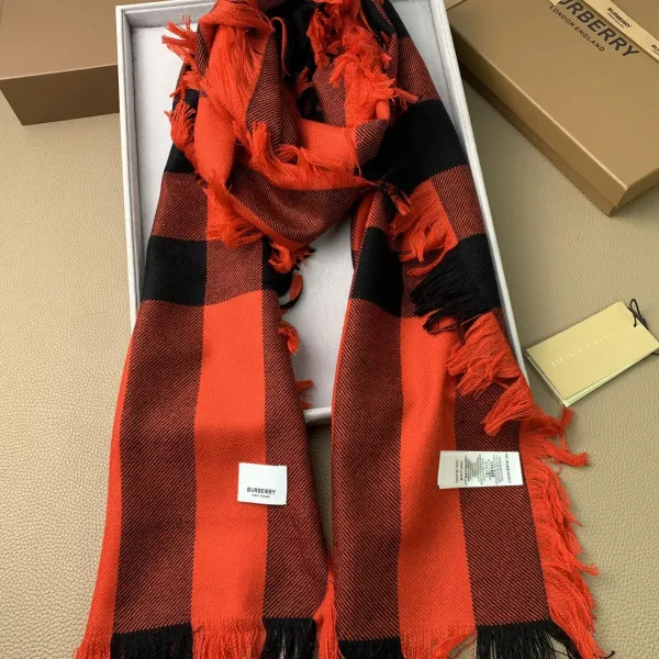 【2026】【BURBERRY バーバリー】オートクチュール ファッション トランジショナル カラー ロング ビアード スカーフ35*240CM 【2026】【BURBERRY バーバリー】オートクチュール ファッション トランジショナル カラー ロング ビアード スカーフ35*240CM