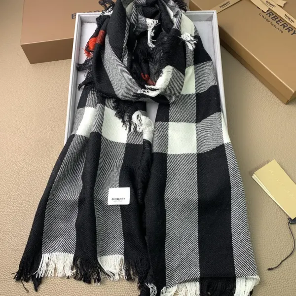 【2026】【BURBERRY バーバリー】オートクチュール ファッション トランジショナル カラー ロング ビアード スカーフ35*240CM 【2026】【BURBERRY バーバリー】オートクチュール ファッション トランジショナル カラー ロング ビアード スカーフ35*240CM