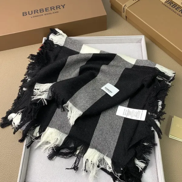 【2026】【BURBERRY バーバリー】オートクチュール ファッション トランジショナル カラー ロング ビアード スカーフ35*240CM 【2026】【BURBERRY バーバリー】オートクチュール ファッション トランジショナル カラー ロング ビアード スカーフ35*240CM