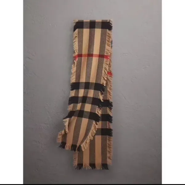 【2026】【BURBERRY バーバリー】オートクチュール ファッション トランジショナル カラー ロング ビアード スカーフ35*240CM 【2026】【BURBERRY バーバリー】オートクチュール ファッション トランジショナル カラー ロング ビアード スカーフ35*240CM