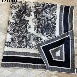 【2026】【DIOR ディオール 】オートクチュール ファッション トランジショナル カラー ロング ビアード スカーフ90*90CM 【2026】【DIOR ディオール 】オートクチュール ファッション トランジショナル カラー ロング ビアード スカーフ90*90CM