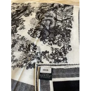 【2026】【DIOR ディオール 】オートクチュール ファッション トランジショナル カラー ロング ビアード スカーフ90*90CM 【2026】【DIOR ディオール 】オートクチュール ファッション トランジショナル カラー ロング ビアード スカーフ90*90CM