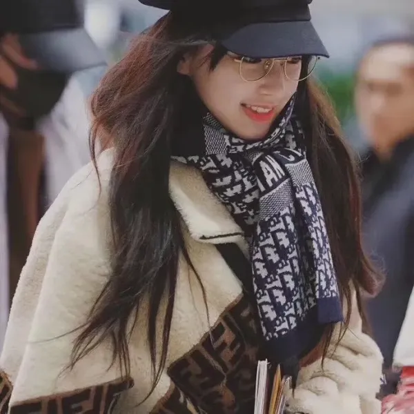 【2026】【DIOR ディオール 】オートクチュール ファッション トランジショナル カラー ロング ビアード スカーフ30*190CM 【2026】【DIOR ディオール 】オートクチュール ファッション トランジショナル カラー ロング ビアード スカーフ30*190CM