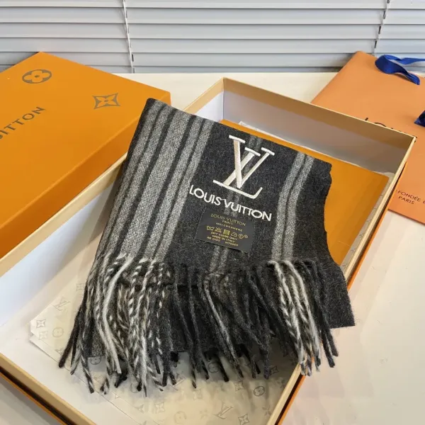 【2026】【LV LOUIS VUITTON ルイ·ヴィトン】 スカーフ32*180cm 【2026】【LV LOUIS VUITTON ルイ·ヴィトン】 スカーフ32*180cm