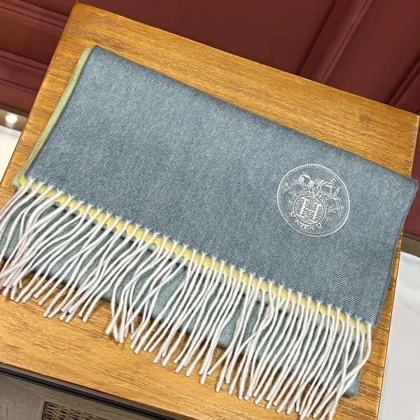 【2026】【HERMES エルメス 】スカーフ32*190CM 【2026】【HERMES エルメス 】スカーフ32*190CM