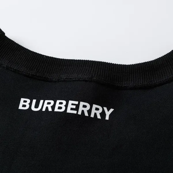 【2026】【BURBERRY 公式旗艦店】バーバリー 丸首の衛衣 スウェット ご好評に付き再入荷! 【2026】【BURBERRY 公式旗艦店】バーバリー 丸首の衛衣 スウェット ご好評に付き再入荷!