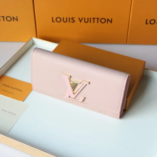 【2026】LV 【LOUIS VUITTON】直営店買付 ポルトフォイユカプシーヌ 20 x 11 x 2.5 cm 【2026】LV 【LOUIS VUITTON】直営店買付 ポルトフォイユカプシーヌ 20 x 11 x 2.5 cm