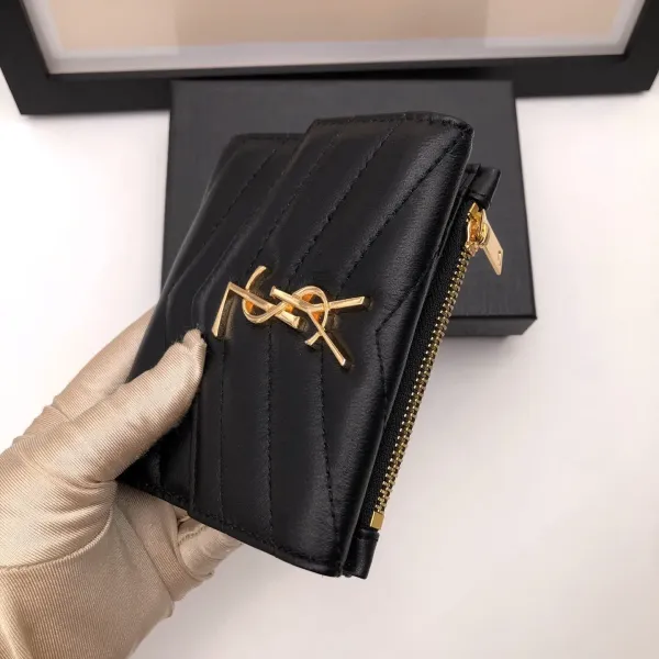 【2026】SAINT LAURENT YSL モノグラム コンパクト スリーフォールド ウォレット（ブラック／テクスチャードキルティングレザー）12.5*10*2.5cm