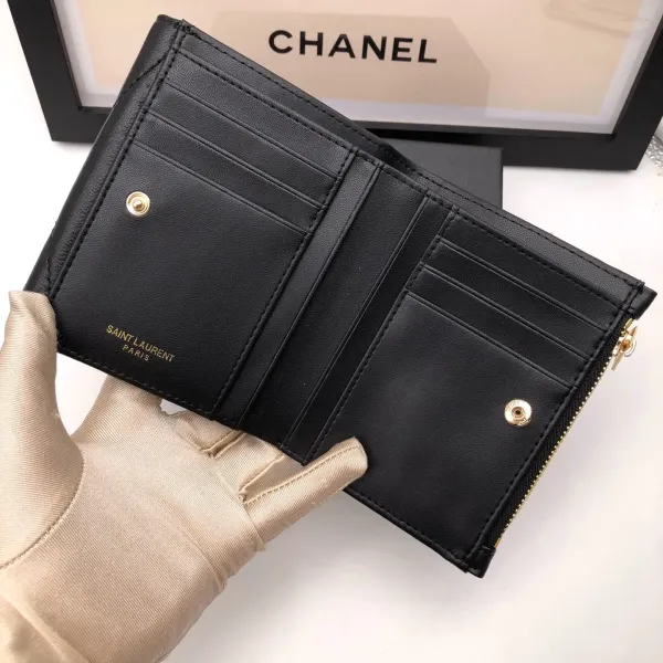 【2026】SAINT LAURENT YSL モノグラム コンパクト スリーフォールド ウォレット（ブラック／テクスチャードキルティングレザー）12.5*10*2.5cm