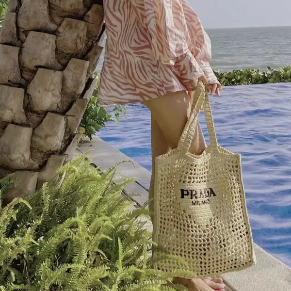 【2026】PRAD/A夏のくり抜きラフィアトルテバッグ、海辺の休日ストローバッグ【50%OFF送料無料】 【2026】PRAD/A夏のくり抜きラフィアトルテバッグ、海辺の休日ストローバッグ【50%OFF送料無料】