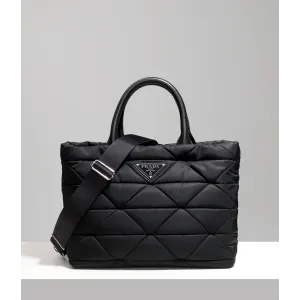 【2026】PRADA RE-NYLON ミディアム パデッドトートバッグ 33*26*17cm 【2026】PRADA RE-NYLON ミディアム パデッドトートバッグ 33*26*17cm