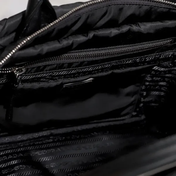 【2026】PRADA RE-NYLON ミディアム パデッドトートバッグ 33*26*17cm 【2026】PRADA RE-NYLON ミディアム パデッドトートバッグ 33*26*17cm