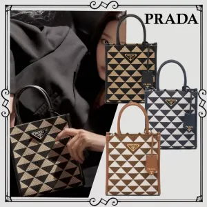 【2026】【PRADA】雑誌掲載！藤井夏恋さんが持っている大ヒットのプラダ新作バッグ「シンボル」！