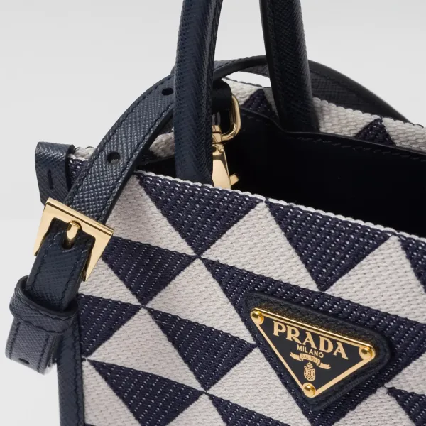 【2026】【PRADA】雑誌掲載！藤井夏恋さんが持っている大ヒットのプラダ新作バッグ「シンボル」！