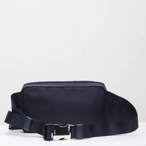 【2026】PRADA プラダメンズファッションクラシックショルダーバッグ 21*12.5*4.5cm 【2026】PRADA プラダメンズファッションクラシックショルダーバッグ 21*12.5*4.5cm