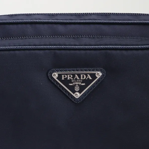 【2026】PRADA プラダメンズファッションクラシックショルダーバッグ 21*12.5*4.5cm 【2026】PRADA プラダメンズファッションクラシックショルダーバッグ 21*12.5*4.5cm