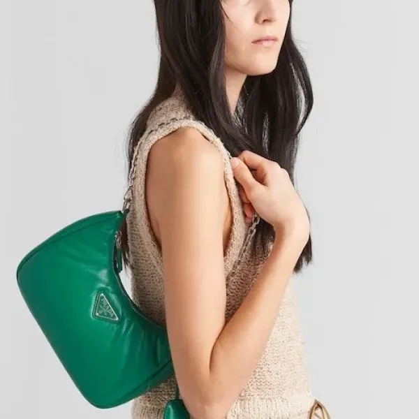 【2026】★PRADA直営店★RE-EDITION ナッパレザー ショルダーバッグ 22*18*6.5cm