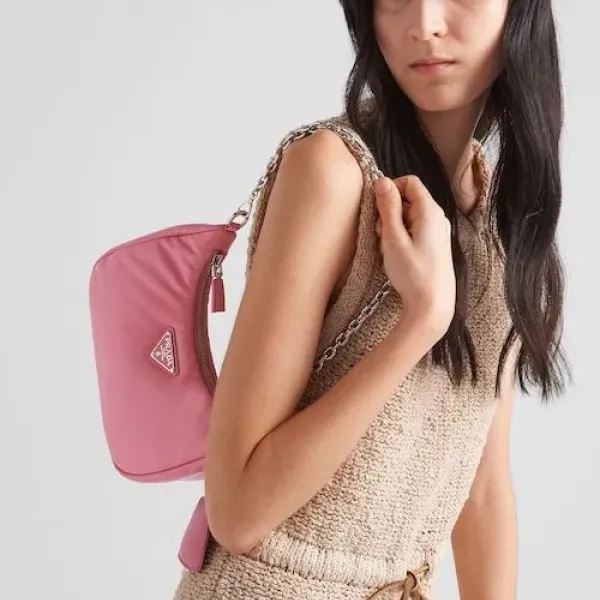 【2026】★PRADA直営店★RE-EDITION ナッパレザー ショルダーバッグ 22*18*6.5cm
