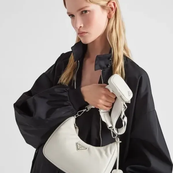 【2026】★PRADA直営店★RE-EDITION ナッパレザー ショルダーバッグ 22*18*6.5cm