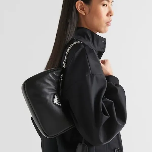 【2026】★PRADA直営店★RE-EDITION ナッパレザー ショルダーバッグ 22*18*6.5cm