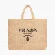【2026】【PRADA】パリ限定！長澤まさみさん着用！夏らしいムードの大人気のラフィアトートバッグ！！