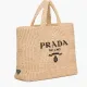 【2026】【PRADA】パリ限定！長澤まさみさん着用！夏らしいムードの大人気のラフィアトートバッグ！！