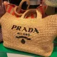 【2026】【PRADA】パリ限定！長澤まさみさん着用！夏らしいムードの大人気のラフィアトートバッグ！！