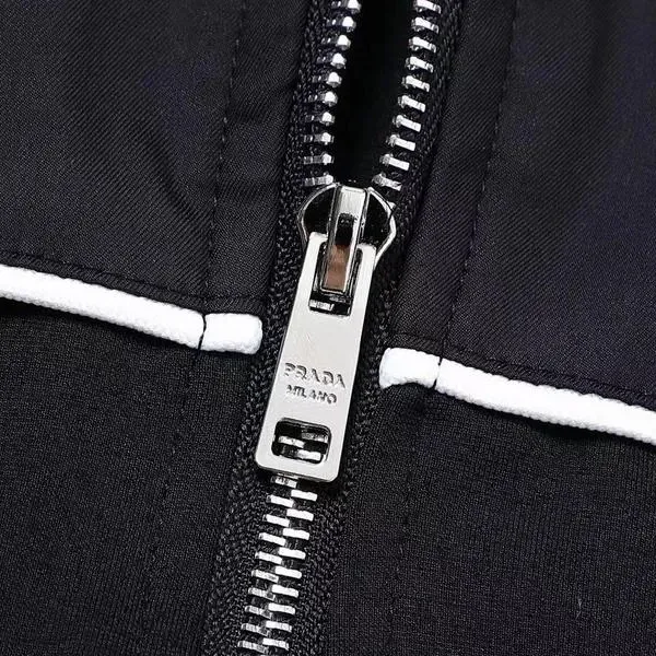 【2026】【Prada】( プラダ ) 男女兼用、ご好評に付き再入荷! 【2026】【Prada】( プラダ ) 男女兼用、ご好評に付き再入荷!