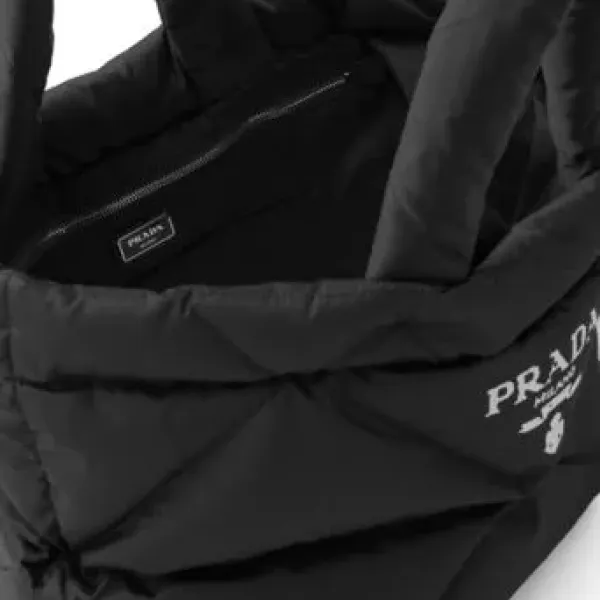 【2026】特価 3日で入荷します VERY雑誌掲載 PRADA 新作 パデッドRe Nylon トートバッグ-BUYMA 【2026】特価 3日で入荷します VERY雑誌掲載 PRADA 新作 パデッドRe Nylon トートバッグ-BUYMA