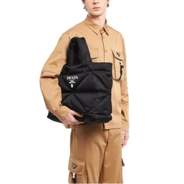 【2026】特価 3日で入荷します VERY雑誌掲載 PRADA 新作 パデッドRe Nylon トートバッグ-BUYMA 【2026】特価 3日で入荷します VERY雑誌掲載 PRADA 新作 パデッドRe Nylon トートバッグ-BUYMA