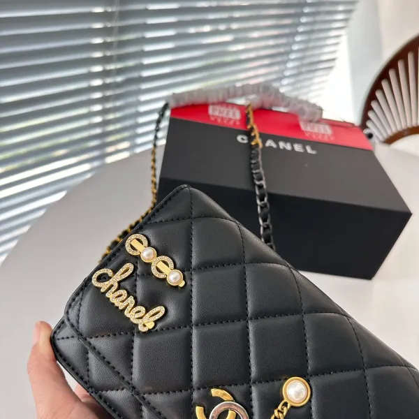 【2026】【CHANEL 公式旗艦店】シャネル   ショルダーバッグ  当日出荷 好評に付き再入荷！20*12CM