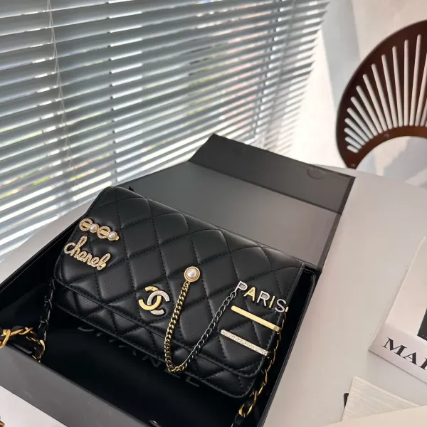 【2026】【CHANEL 公式旗艦店】シャネル   ショルダーバッグ  当日出荷 好評に付き再入荷！20*12CM