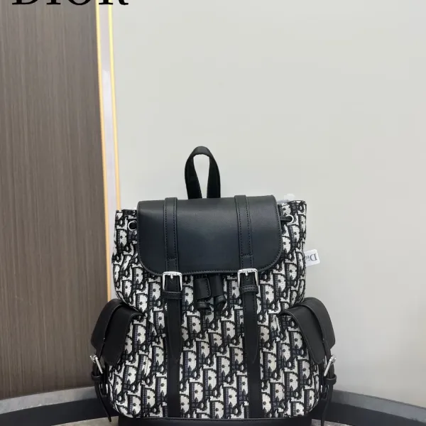【2026】【DIOR 公式 旗艦店】ディオール リュックサック 当日出荷 好評に付き再入荷!24*28CM 【2026】【DIOR 公式 旗艦店】ディオール リュックサック 当日出荷 好評に付き再入荷!24*28CM