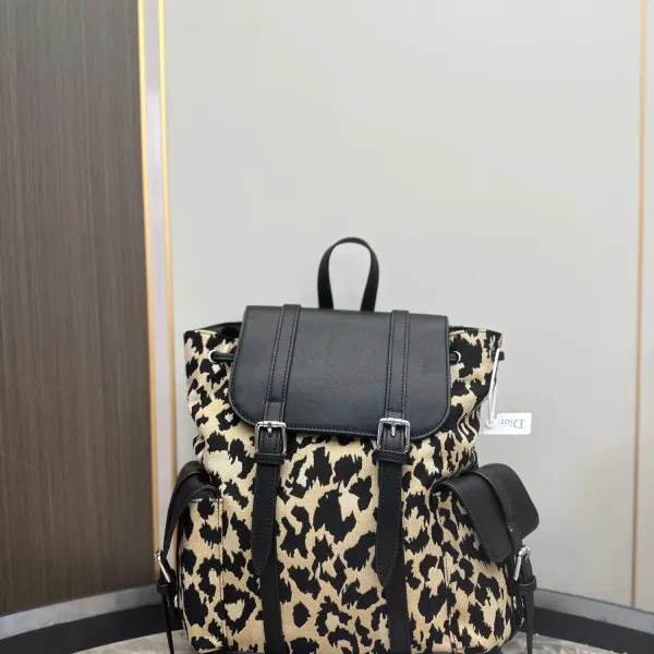 【2026】【DIOR 公式 旗艦店】ディオール リュックサック 当日出荷 好評に付き再入荷!24*28CM 【2026】【DIOR 公式 旗艦店】ディオール リュックサック 当日出荷 好評に付き再入荷!24*28CM